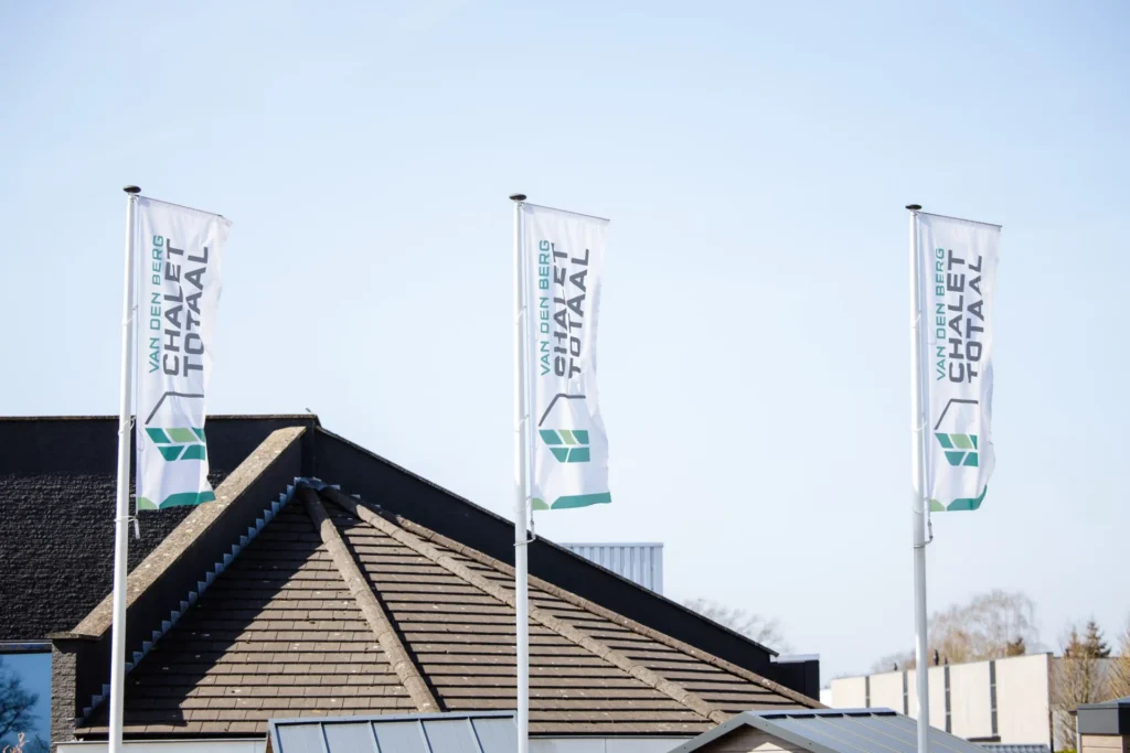 Vlaggen Chalet totaal Gilze ontworpen en gemaakt door Neonzwart