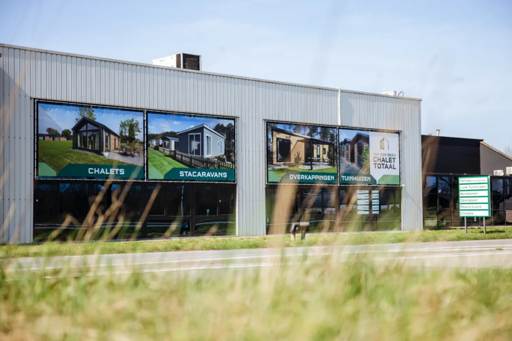 Gevel spandoeken Chalet totaal Gilze ontworpen en gemaakt door Neonzwart Baarle Hertog