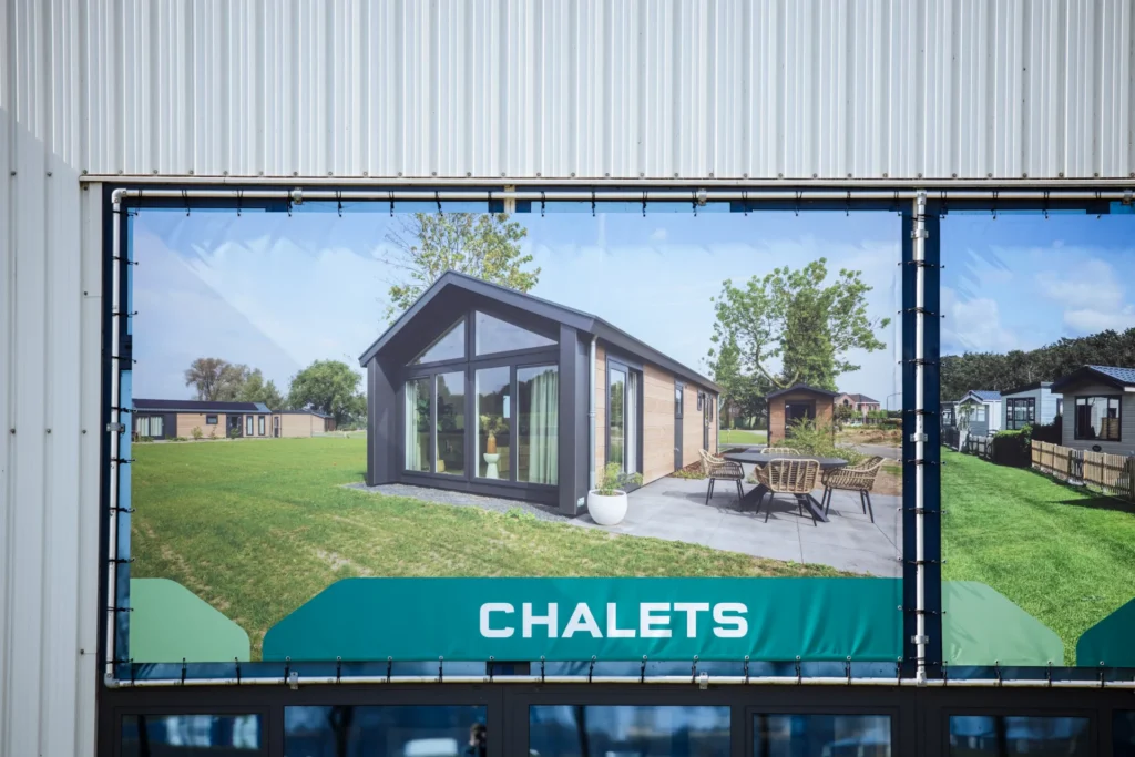 Gevel spandoeken Chalet totaal Gilze ontworpen en gemaakt door Neonzwart Baarle Hertog